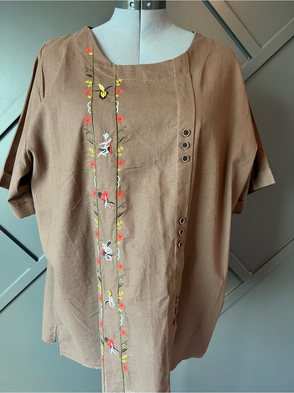 Brown Embroidered Women’s Top - Casual Floral Detail